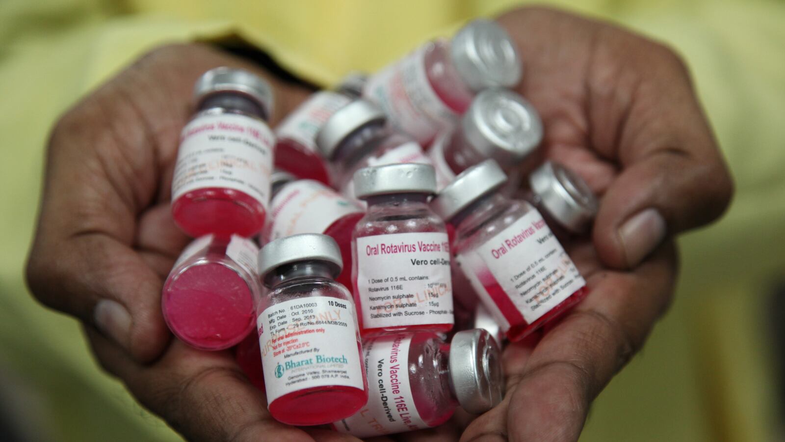 articles/2014/06/12/the-1-billion-reason-to-vaccinate/140611-saunders-rotavirus-tease_dmt8q4