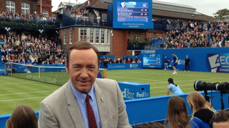 galleries/2013/06/16/usher-jessica-alba-more-celebrity-twitter-pictures-photos/130616-celeb-twitpics-kevin-spacey_vyop1t