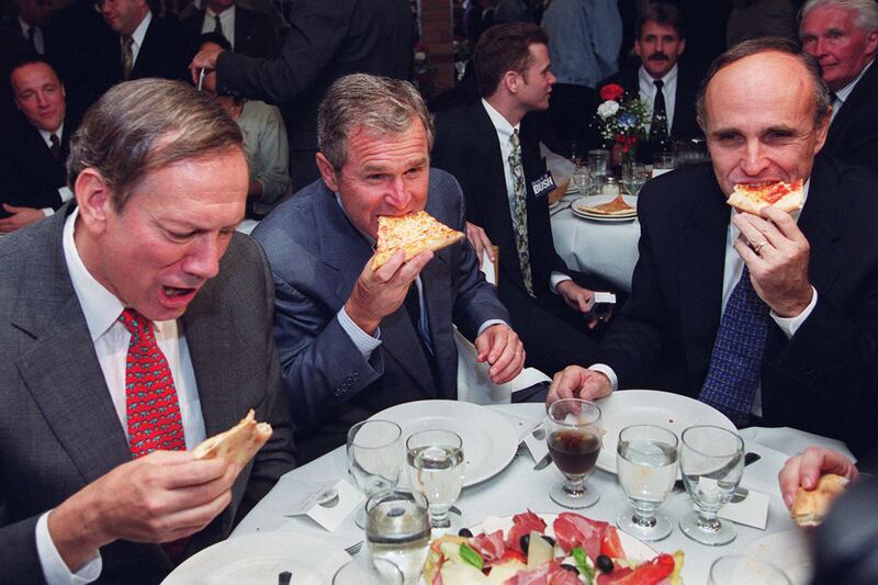 galleries/2011/09/20/herman-cain-sarah-palin-and-more-politicians-eating-pizza-photos/pols-pizza-pataki-bush_ri66vn