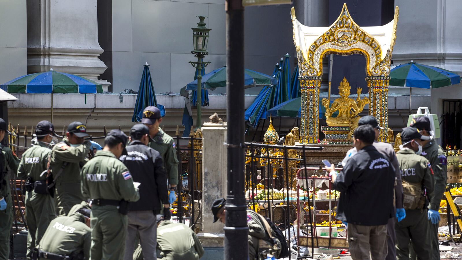 cheats/2015/08/18/pm-cctv-shows-suspect-in-bangkok-blast/160818-bangkok-shrine-blast-cheat_s4knb5