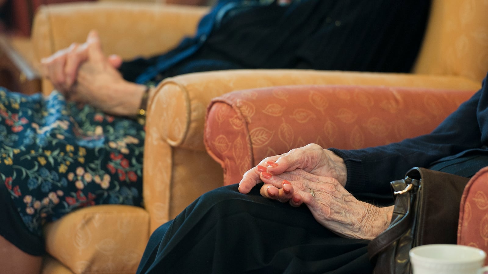 cheats/2015/07/21/women-with-dementia-deteriorate-faster/150721-women-dementia-cheat_jmg584