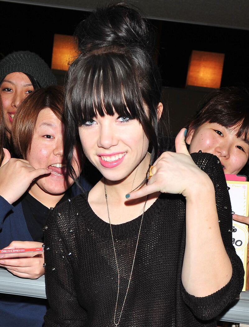 galleries/2012/11/11/who-should-justin-bieber-date-next-taylor-swift-jenner-sisters-maude-apatow-more-photos/who-should-justin-bieber-date-next-carly-rae-jepsen_jnfilr