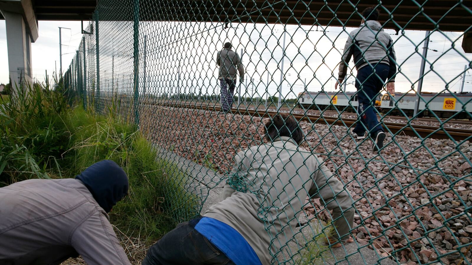 cheats/2015/08/07/migrant-arrested-in-english-channel-tunnel/150807-migrant-tunnel-cheat_gzuutl