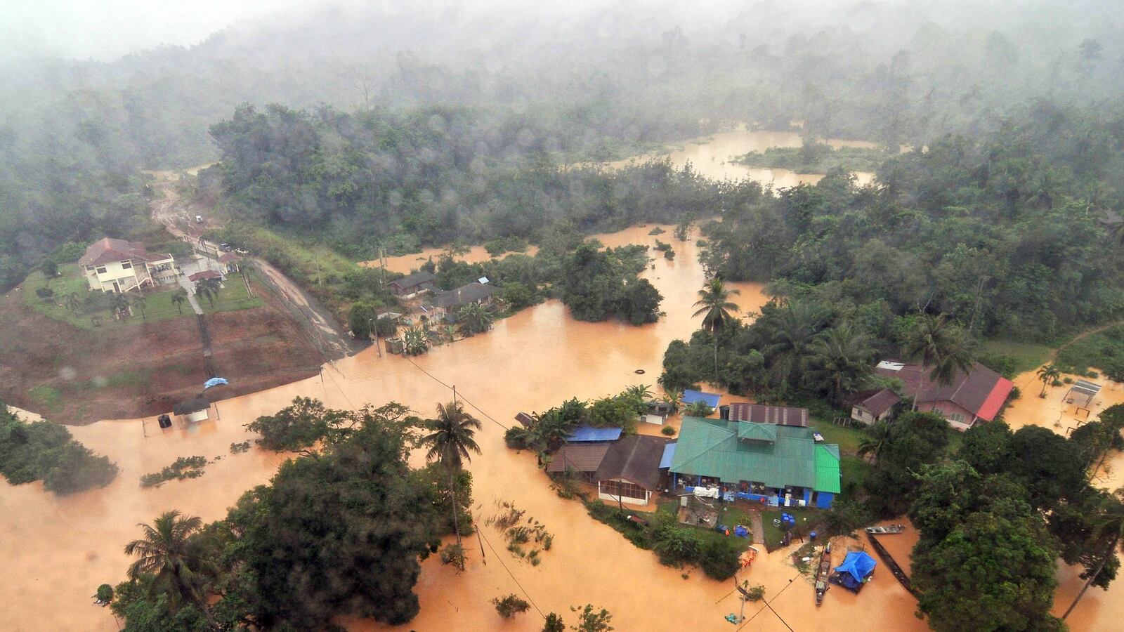 cheats/2014/12/27/floods-force-mass-evacuation-in-malaysia/122714-malaysia-cheat_vfyh6p