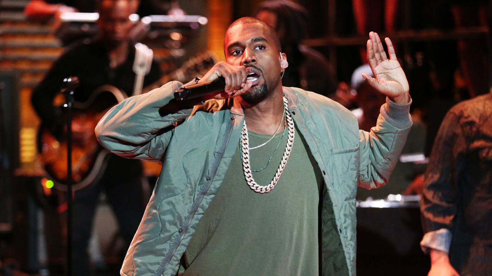 articles/2013/09/24/the-16-most-batshit-moments-in-kanye-west-s-radio-1-interview/130924-kayne-interview-fallon-tease_w2fl3a