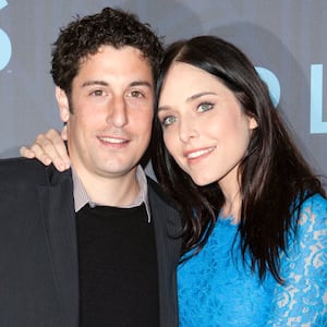 Actor Jason Biggs and wife Jenny Mollen attend the Season 2 premiere of the television series "Girls" in New York January 9, 2013. REUTERS/Andrew Kelly (UNITED STATES - Tags: ENTERTAINMENT)