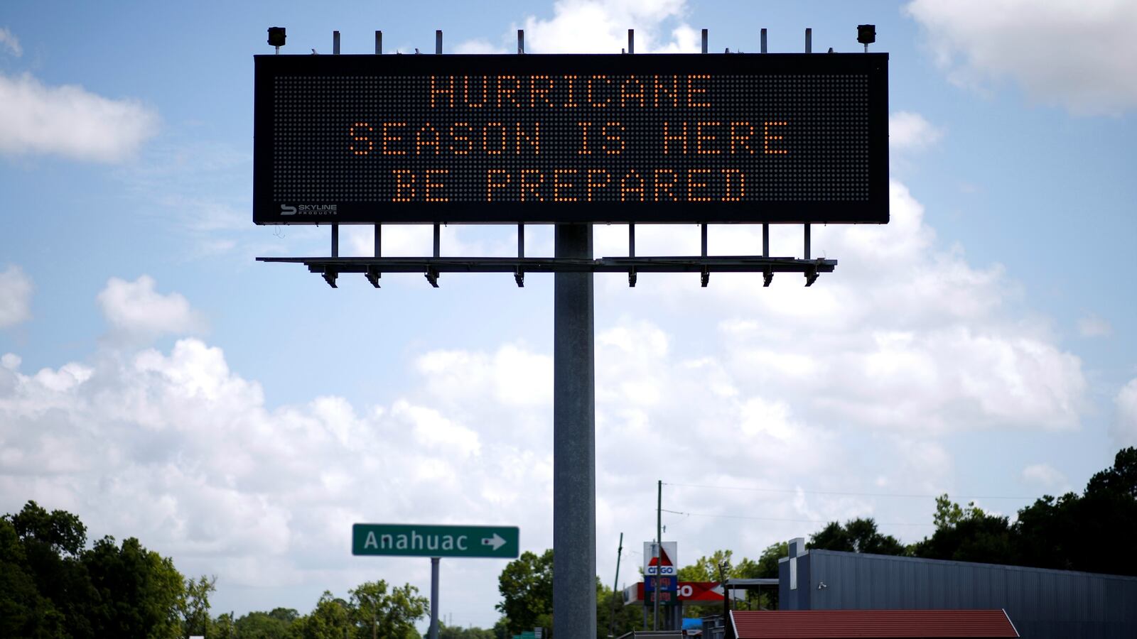 180911-fema-budget-transfer-ice-cheat_cjuip7