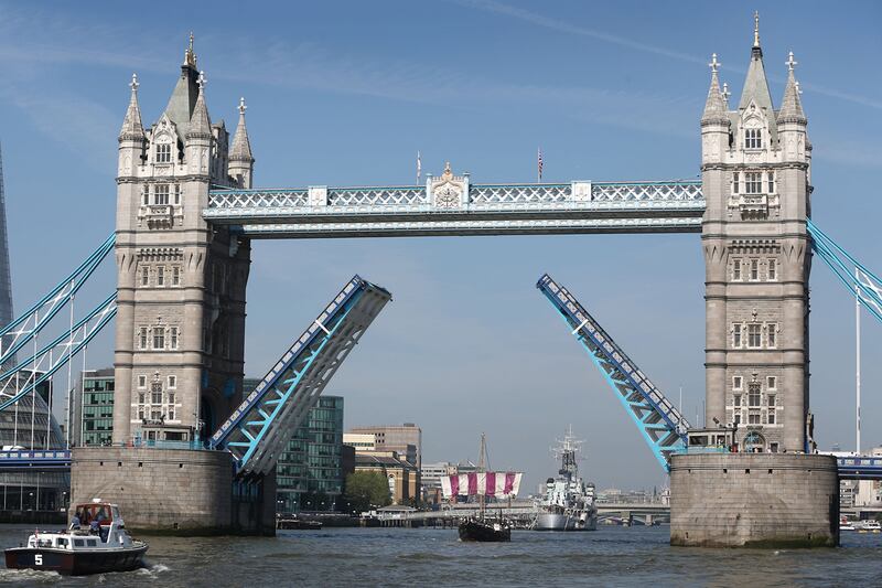 articles/2012/05/30/jubilee-dress-rehearsal/tower-bridge-london-sykes_cu96j5