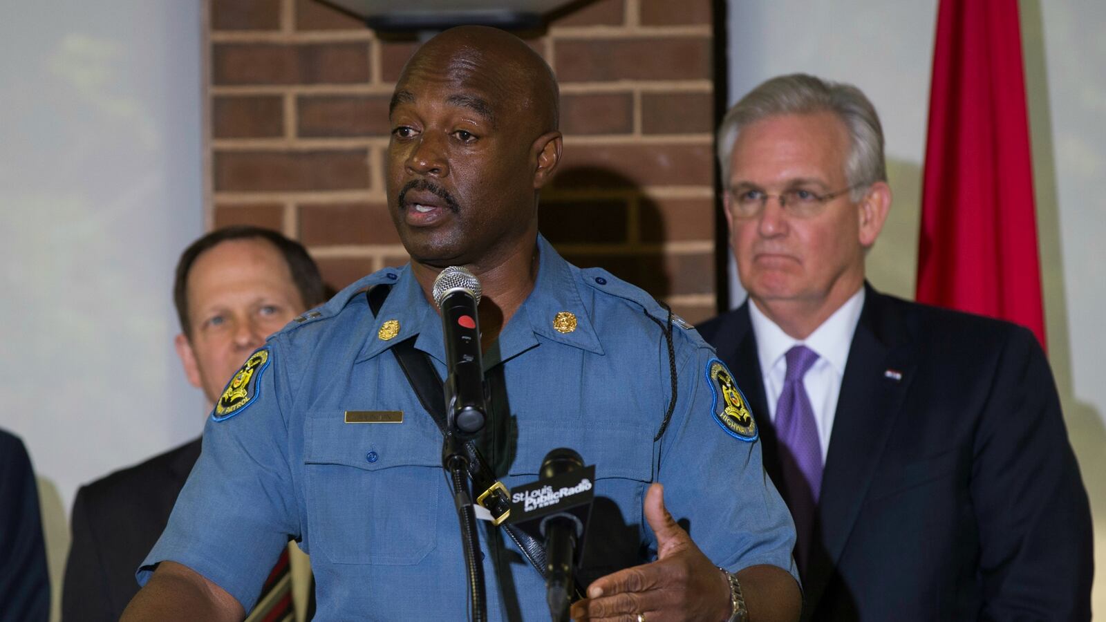 cheats/2014/08/14/highway-patrol-leads-ferguson-marchers/140814-ron-johnson-ferguson_pwnwac