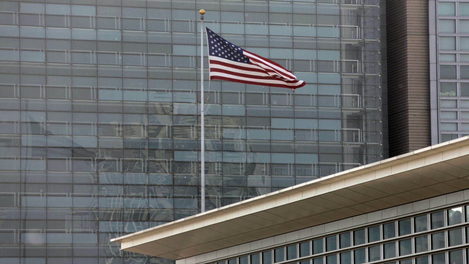 170605-china-u.s.-diplomat-resigns-cheat_mosslz