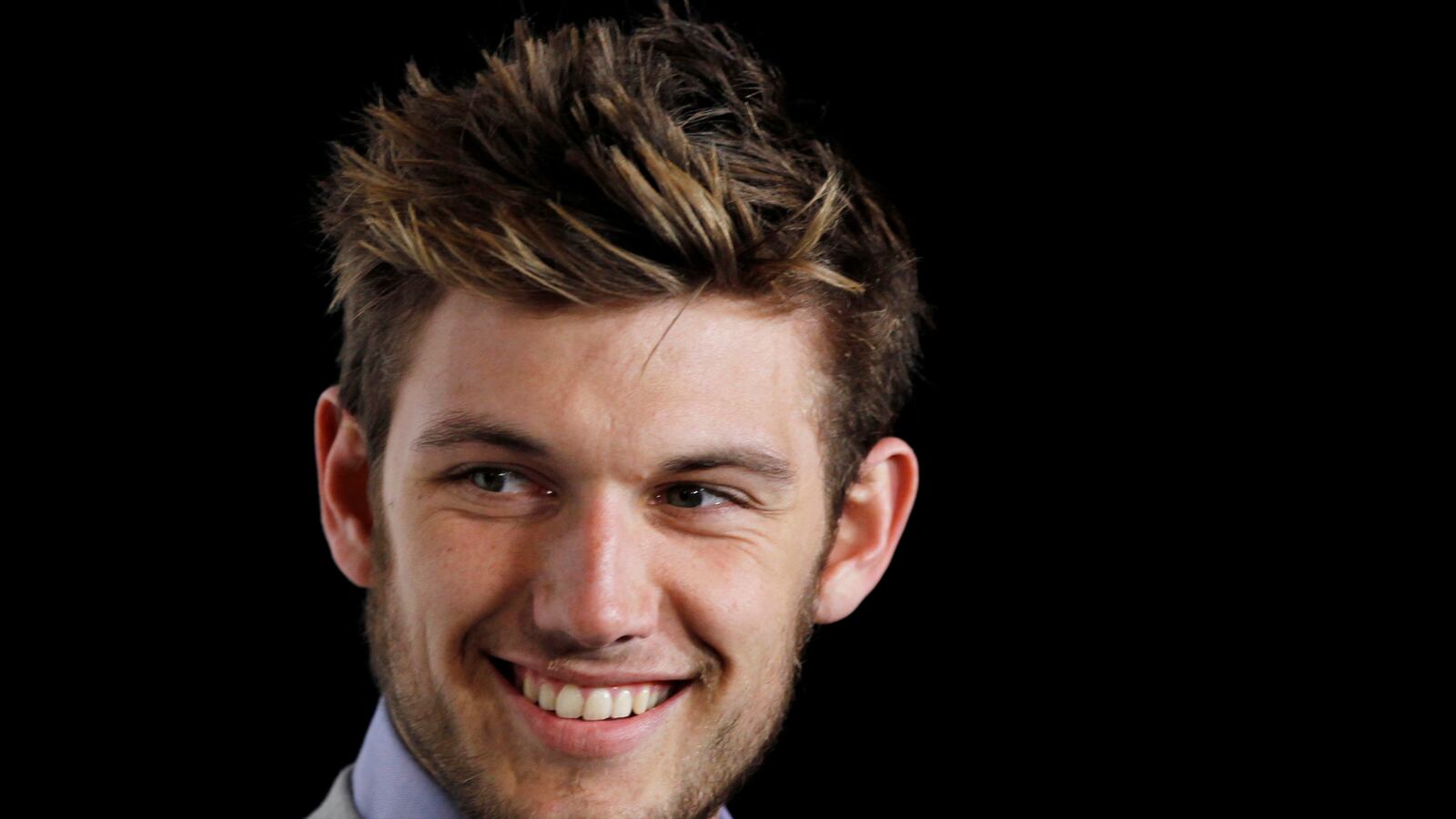 cheats/2013/04/24/50-shades-films-test-sex-scene/130424-pettyfer-50-shades-cheat_n8wexv