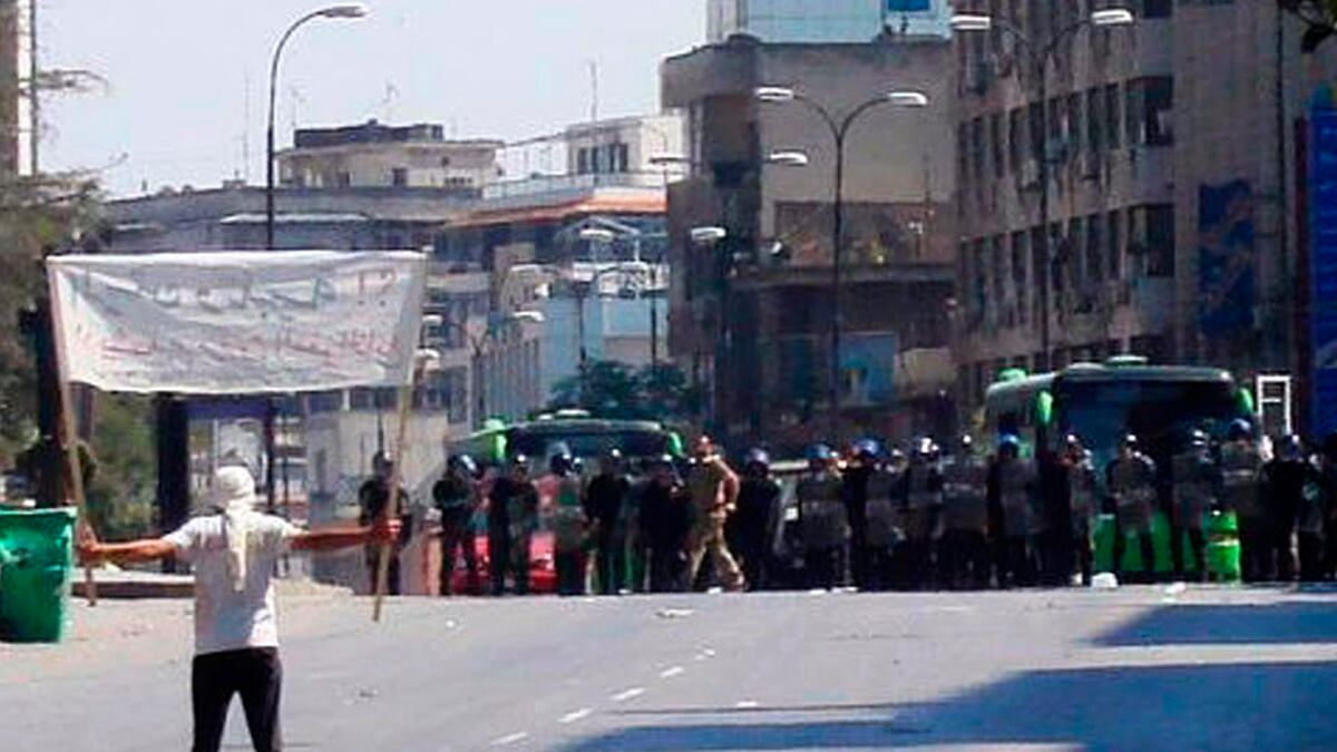 cheats/2011/11/05/27-killed-across-syria/syria-protester-cheat_gkdovs