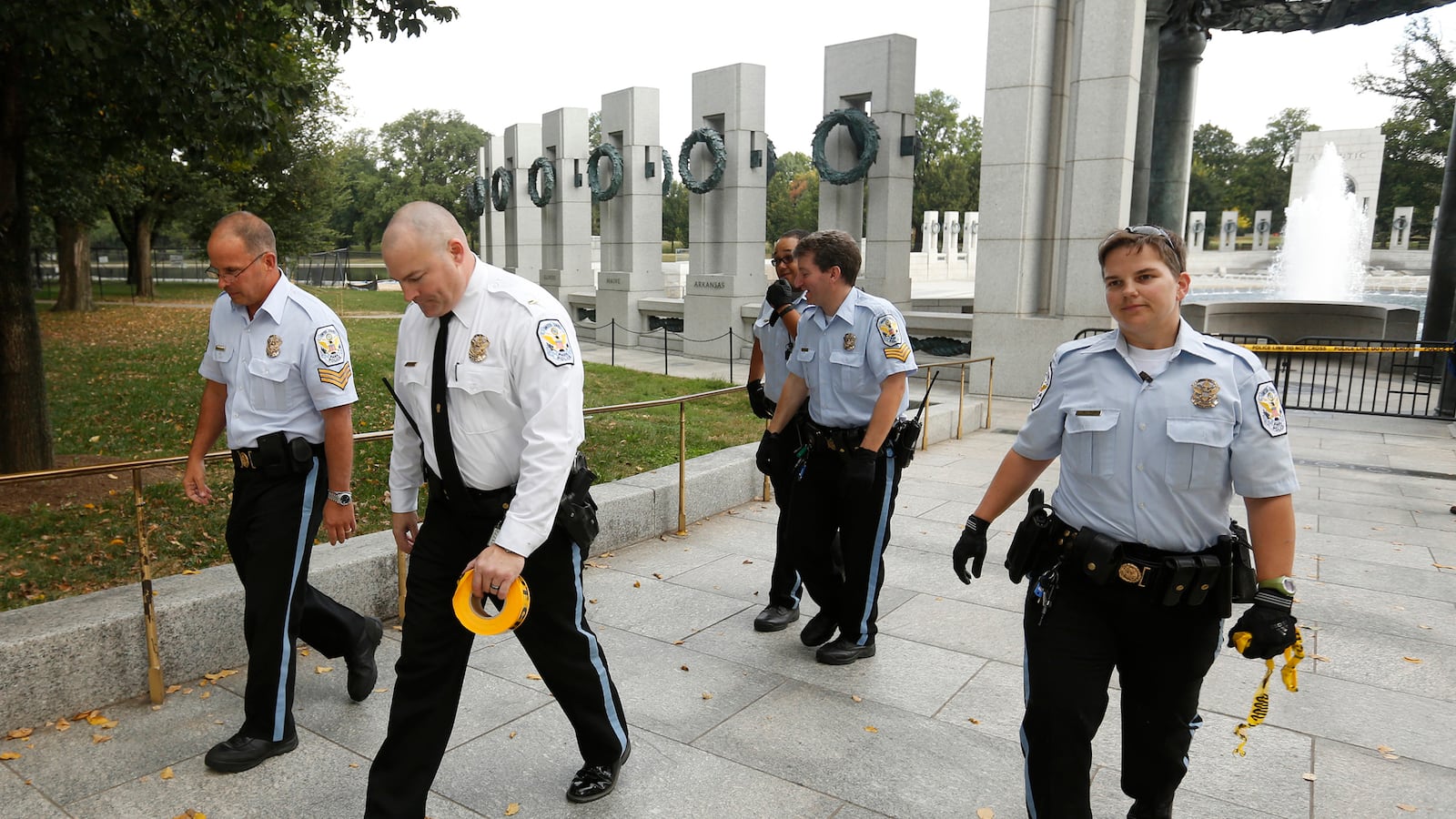 cheats/2013/10/01/wwii-vets-storm-d-c-memorial/130930-world-war-II-shutdown-cheat_wjyte8