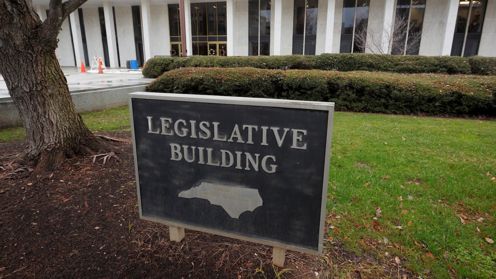 2016-12-19T120000Z_792888320_RC1744E50AF0_RTRMADP_3_NORTHCAROLINA-LGBT_eidvar