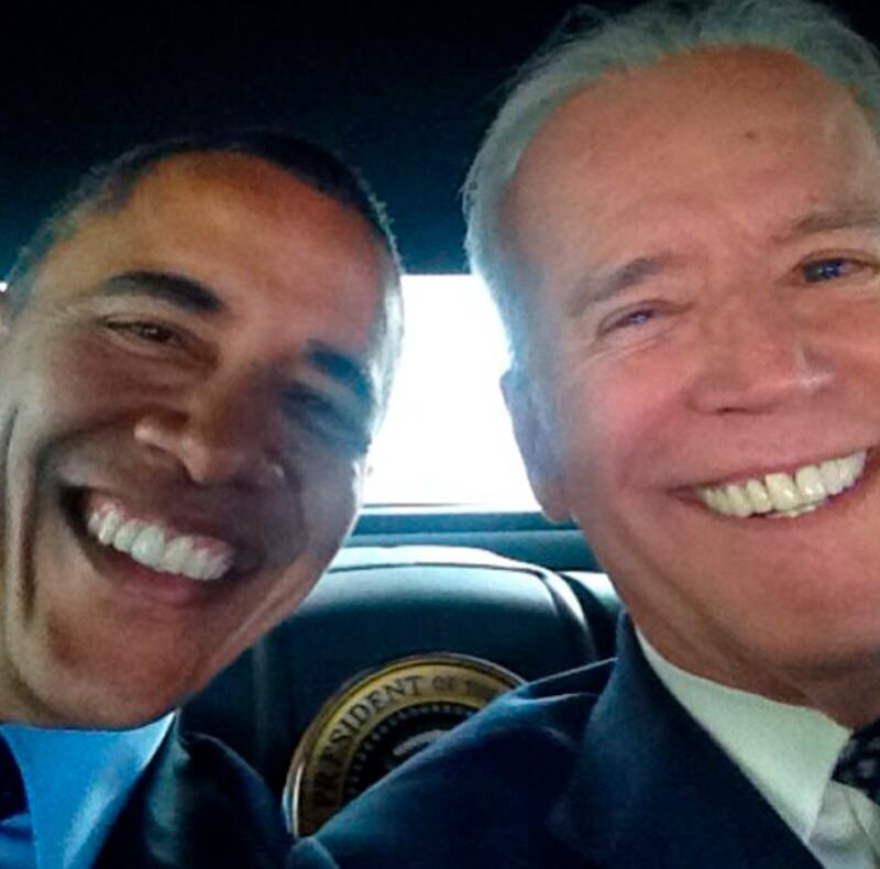 galleries/2014/04/20/miley-cyrus-biden-and-obama-and-the-best-celebrity-selfies-of-the-week/140418-obama-selfie_q9bdtk