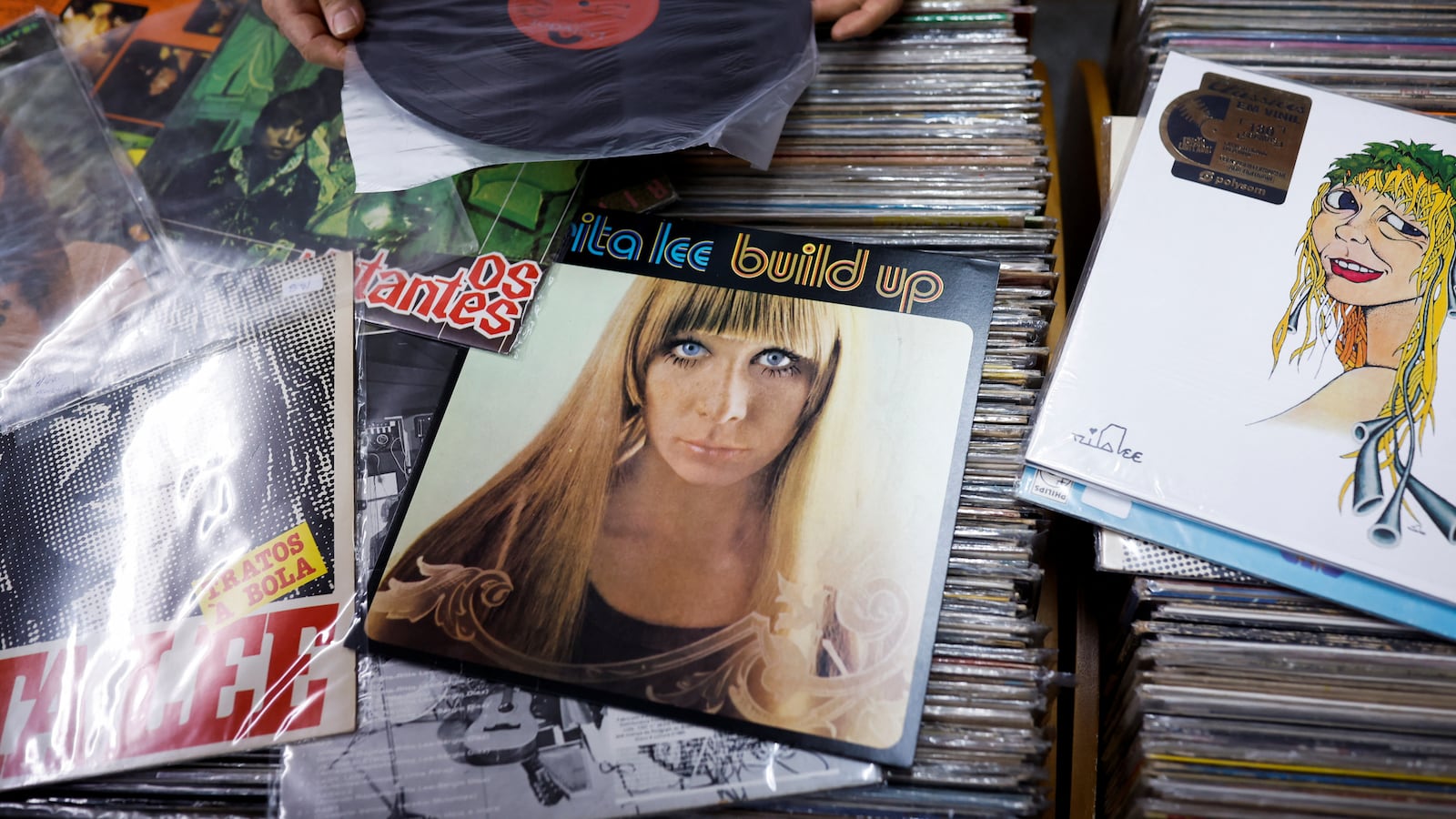 2023-05-09T204748Z_1052682152_RC26V0AHDJ2Z_RTRMADP_3_BRAZIL-RITA-LEE-OBITUARY_lpmjbw