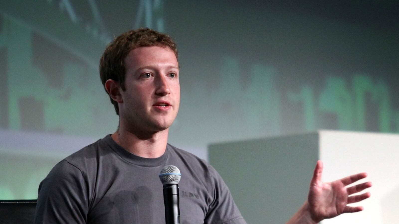 cheats/2012/11/26/facebook-fact-checks-copyright-hoax/zuckerberg-saves-facebook-cheat_doo5cs