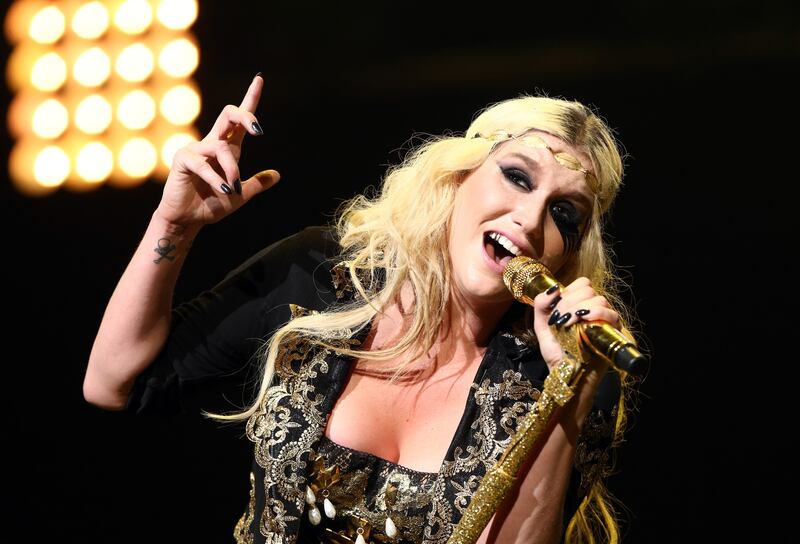 galleries/2012/12/07/kesha-lucy-liu-other-celebrities-with-sexy-ghost-encounters-photos/07ghosts6_1440_axcwcn