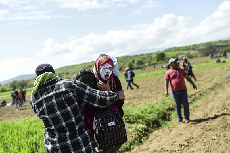 galleries/2016/04/11/migrants-clash-with-police-in-macedonia/160411-macedonia-migrants7_rloeqd