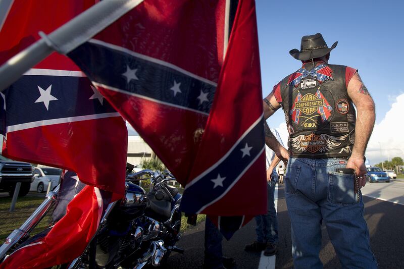 galleries/2015/06/27/confederate-flag-rally-ride-for-pride-photos/150627-confederate-pride-12_oeql46
