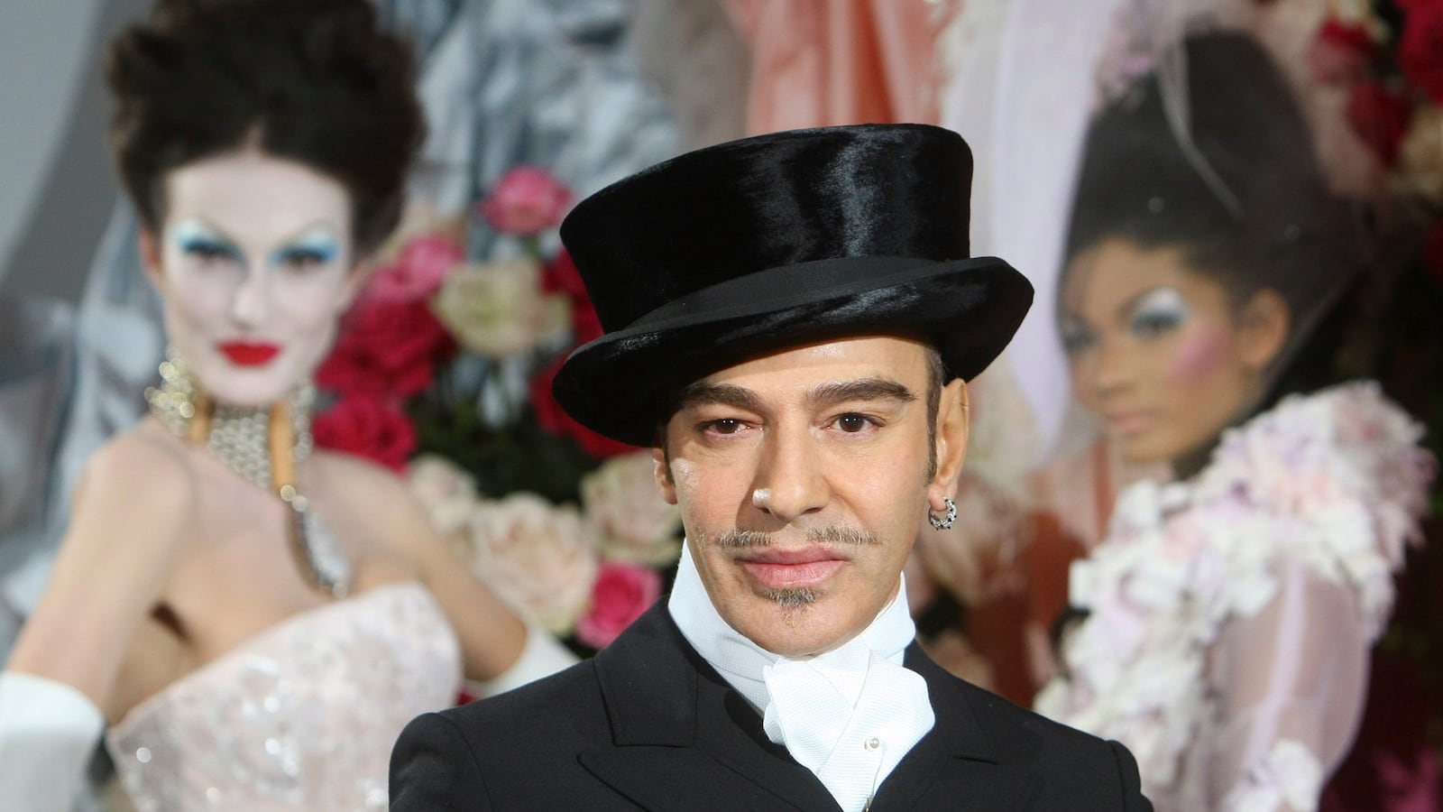 articles/2013/10/31/john-galliano-hired-as-guest-editor-for-vogue-uk-christopher-bailey-makes-the-fashion-hall-of-fame/130426-fashion-john-galliano_riwnbn