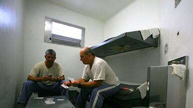 articles/2011/03/12/floridas-racist-new-law-stops-prisoners-fome-voting/frazier-florida-inmates_165862_gddrds