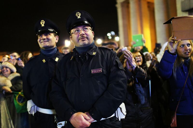 galleries/2013/03/13/the-vatican-and-argentina-react-to-pope-francis-photos/130313-new-pope-reax8_dcifhd