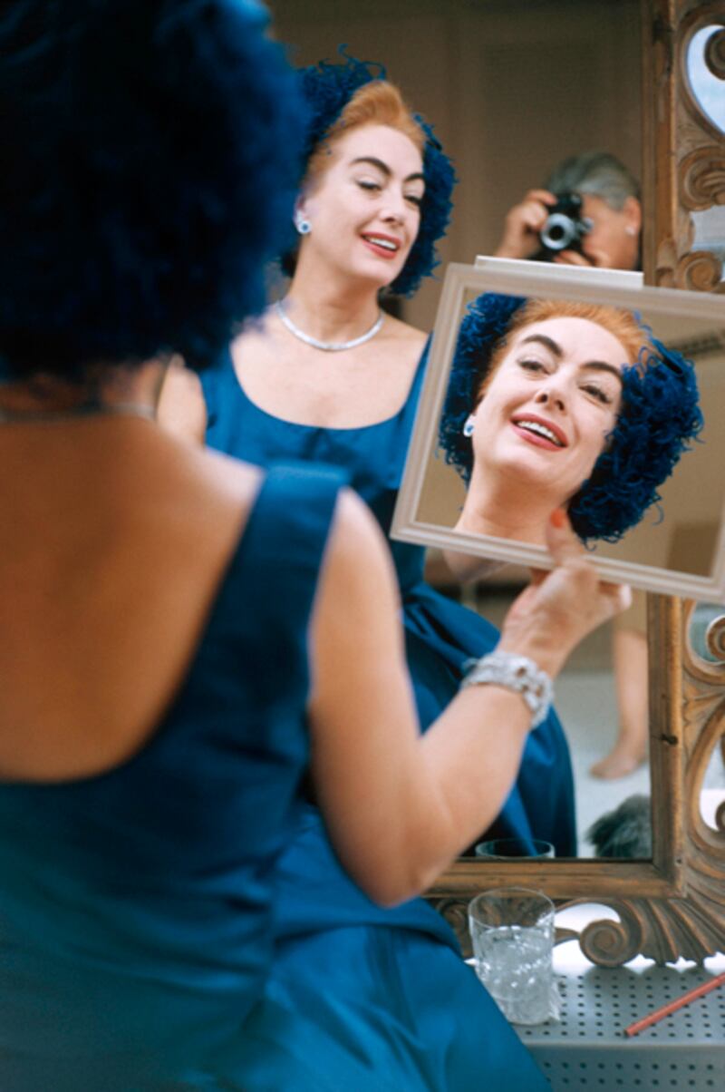 galleries/2012/01/05/photographer-eve-arnold-dies-see-her-photos-of-marilyn-monroe-and-more-photos/eve-arnold-obit-gal-joan_beo6vf