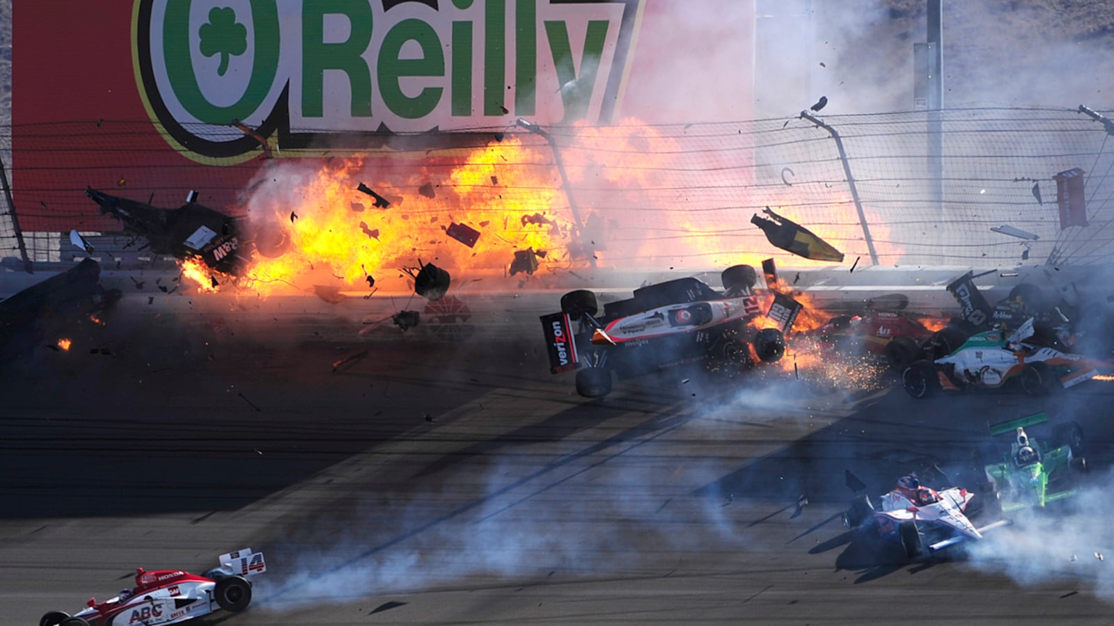 articles/2011/10/18/dan-wheldon-crash-indycar-driver-s-final-moments/dan-wheldon-indy-500-crash_wdosr8