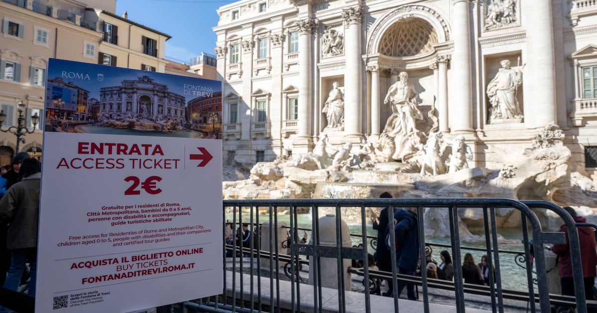 Rome Makes Tourists Pay to See Famous Landmark