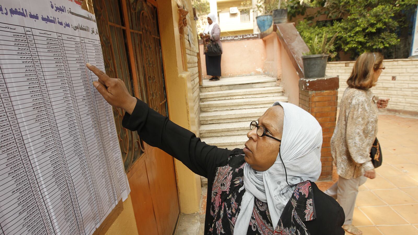 cheats/2012/06/16/historic-egyptian-voting-begins/egypt-elections-runoff-cheat_myrnpm