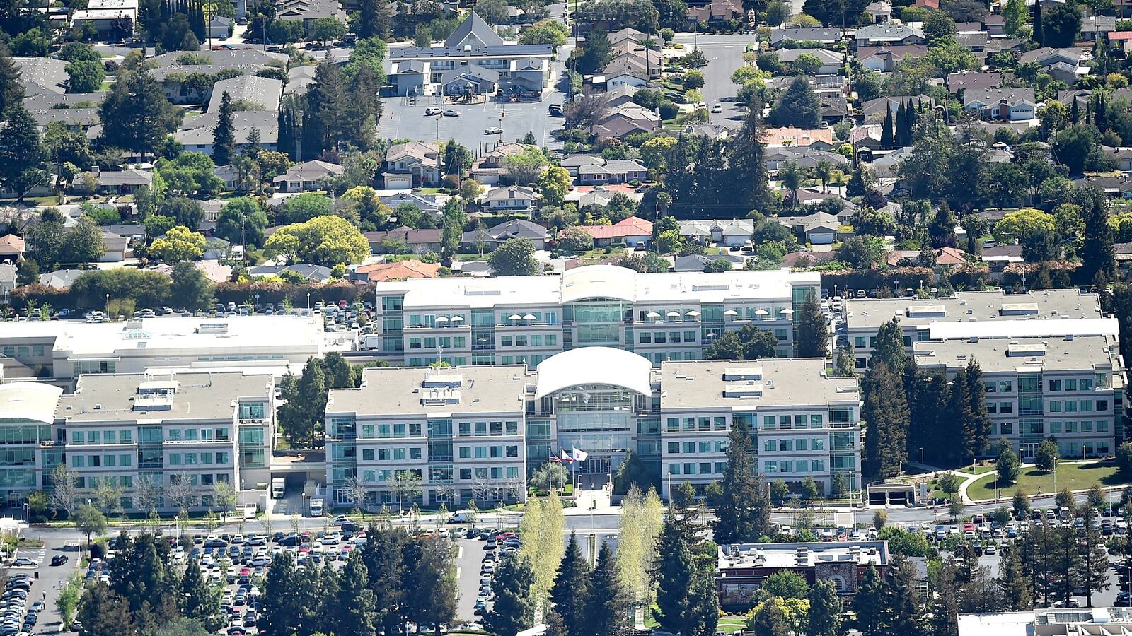 cheats/2016/04/27/body-found-in-apple-conference-room/160427-apple-cupertino-cheat_jht6g9