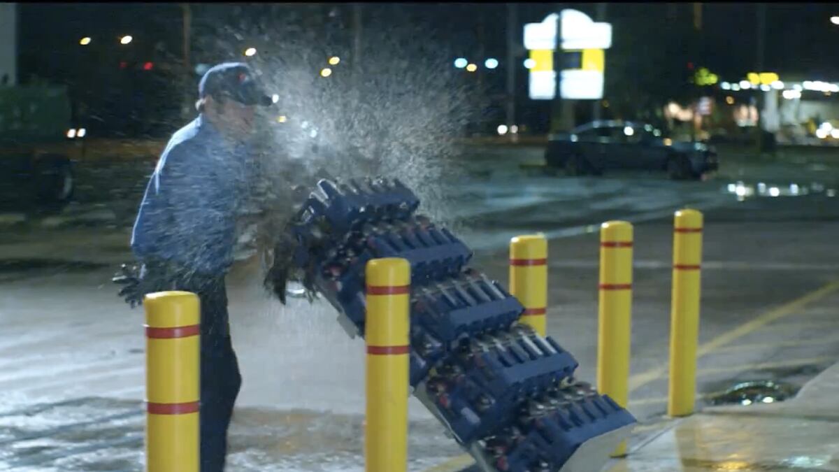 articles/2013/02/01/how-sodastream-took-on-the-super-bowl-and-lost-then-won/130131-soda-stream-ad-controversy-gross-tease_jn8aau