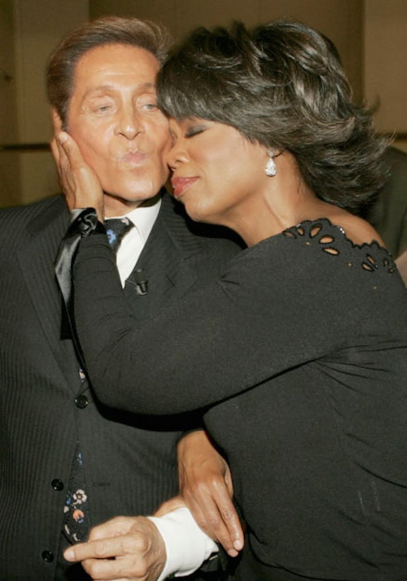 galleries/2009/12/07/valentino-through-the-ages/tymauer--valentino--oprah_e91ukp