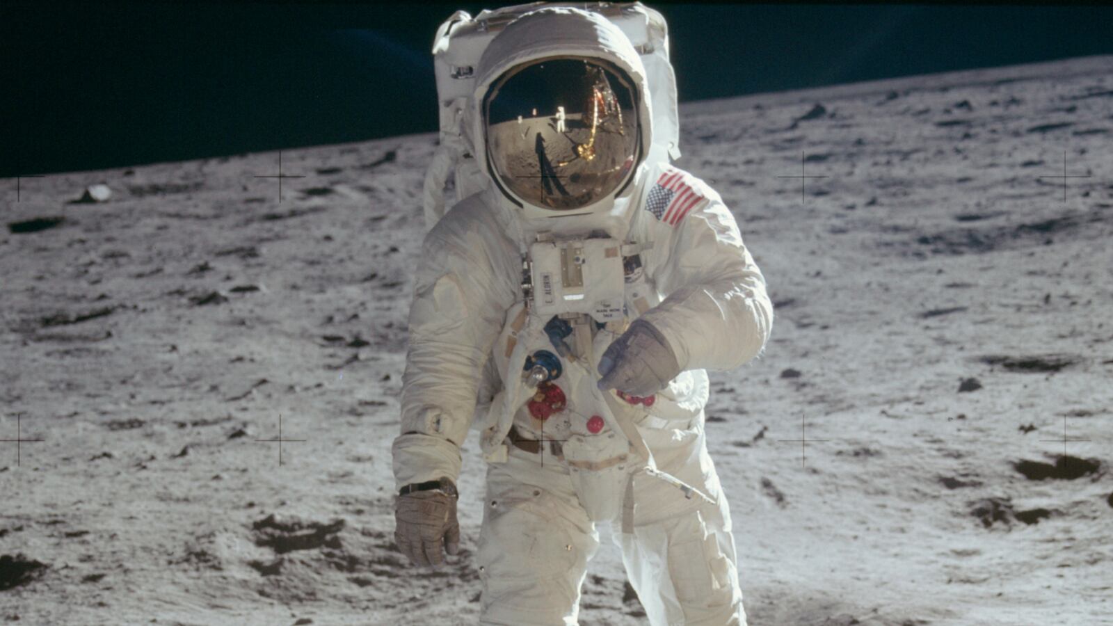 cheats/2016/07/28/deep-space-travel-risks-heart-health/160728-apollo-mission-health-cheat_qqcqdn