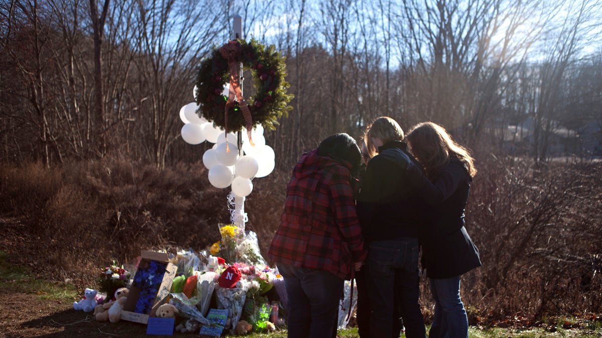 articles/2012/12/16/in-newtown-20-little-angels-and-six-uncommonly-brave-adults/shooting-tick-tock-daly_cikd1v