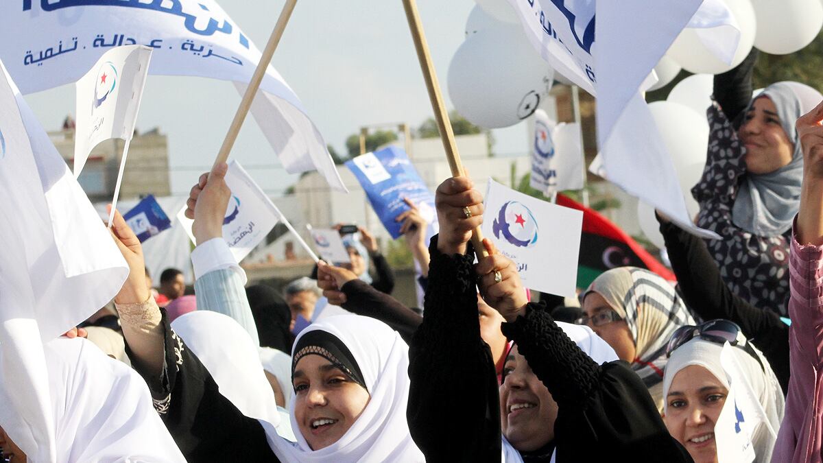 articles/2011/10/22/tunisia-elections-october-23-the-arab-spring-s-first-democratic-vote/tunisia-elections-women-cheat_zcrcpr