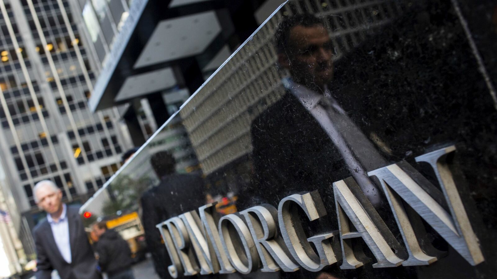 cheats/2016/04/13/5-8-big-banks-fail-u-s-regulators-test/160413-morgan-chase-banks_adrcvx