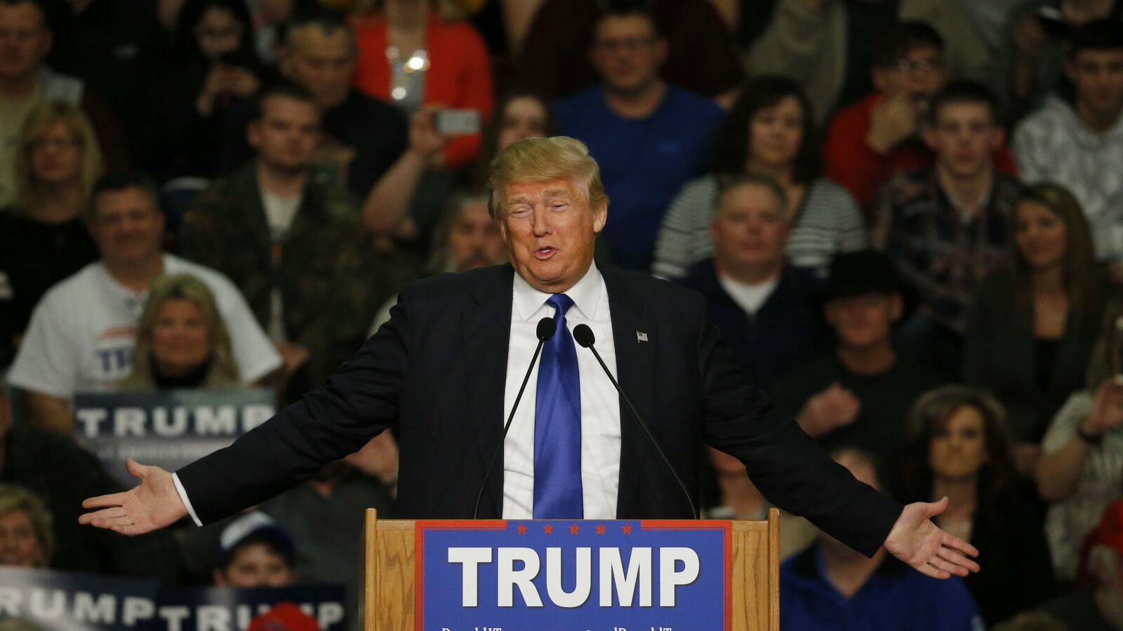 cheats/2016/02/02/trump-breaks-post-iowa-twitter-silence/160131-trump-sex-discrimination-cheat_rj7qbn