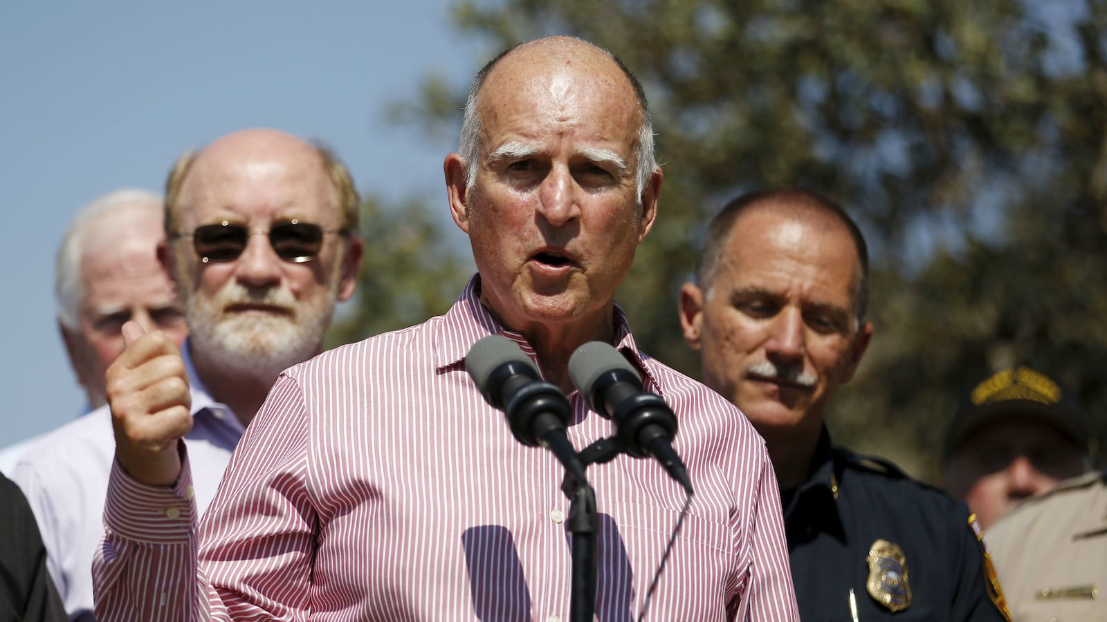 cheats/2015/08/11/california-citizenship-for-undocumented-residents/150811-jerry-brown-alien-cheat_y0g4di