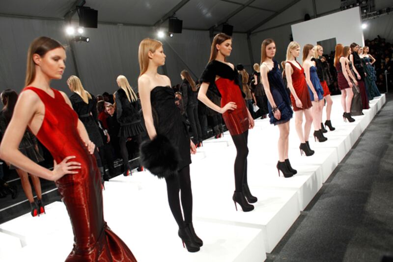 galleries/2010/02/18/fashion-week-day-8/fashion-week-wrap-6---j-mendel-1_d1jnsa