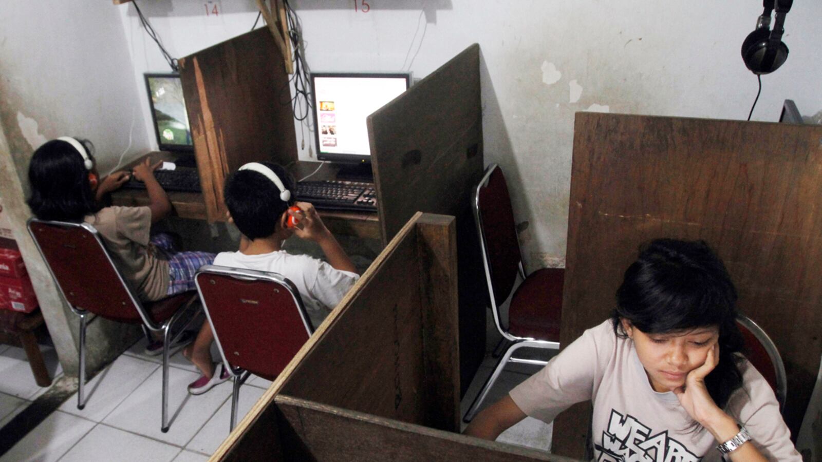 cheats/2012/10/29/facebook-used-for-rape-in-indonesia/facebook-sexual-predators-indonesia-cheat_pv8hav