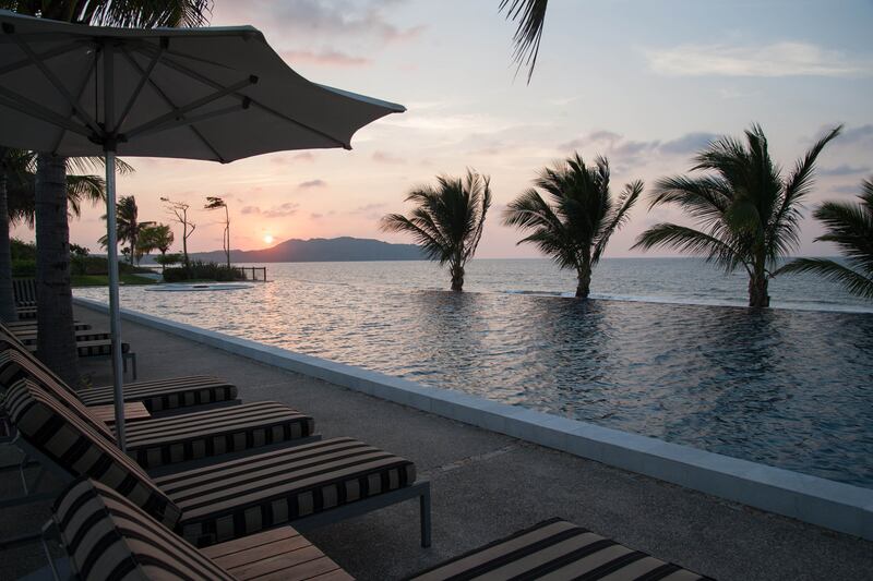 galleries/2013/06/03/13-stunning-sunsets-around-the-world-photos/130531-la-tranquila_s9f1iq