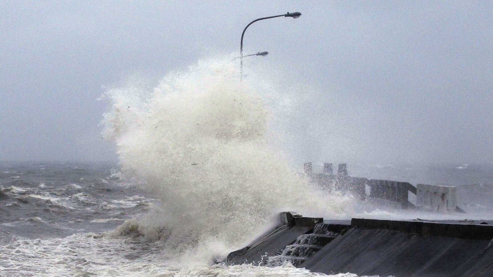 cheats/2014/12/08/typhoon-kills-21-in-philippines-weakens/141208-typhoon-hagiput-cheat_qsnbys