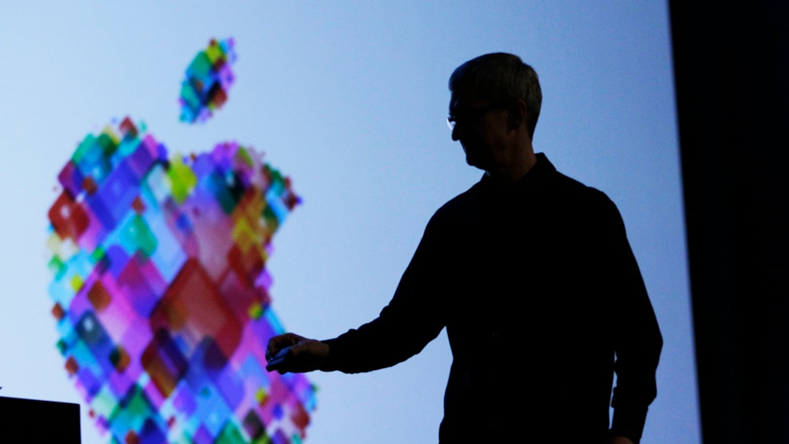 articles/2012/06/13/apple-unveils-new-macbook-pro-other-products-but-where-is-apple-tv/apple-announcement-lyons_dvvrsi