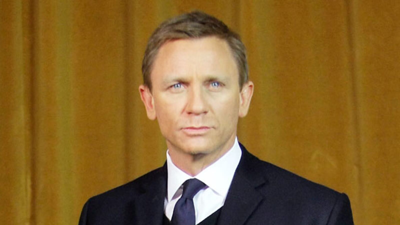 cheats/2011/01/11/james-bond-movie-bond-23-with-daniel-craig-sam-mendes-released-in-2012/sx-top---daniel-craig_cx4pz5