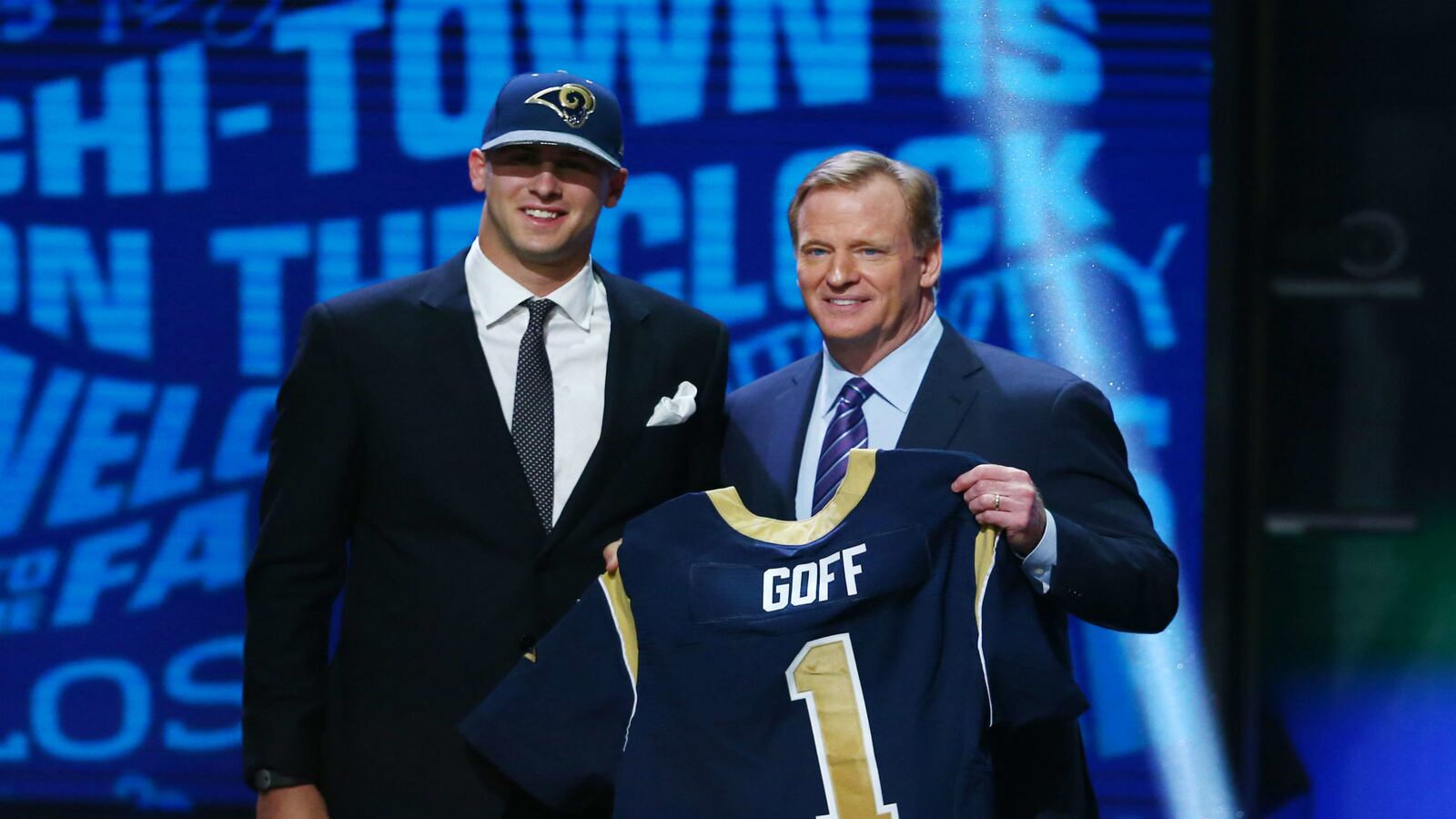 cheats/2016/04/28/qbs-goff-wentz-top-picks-in-nfl-draft/160429-goff-rams-nfl-draft-cheat_nso6rx