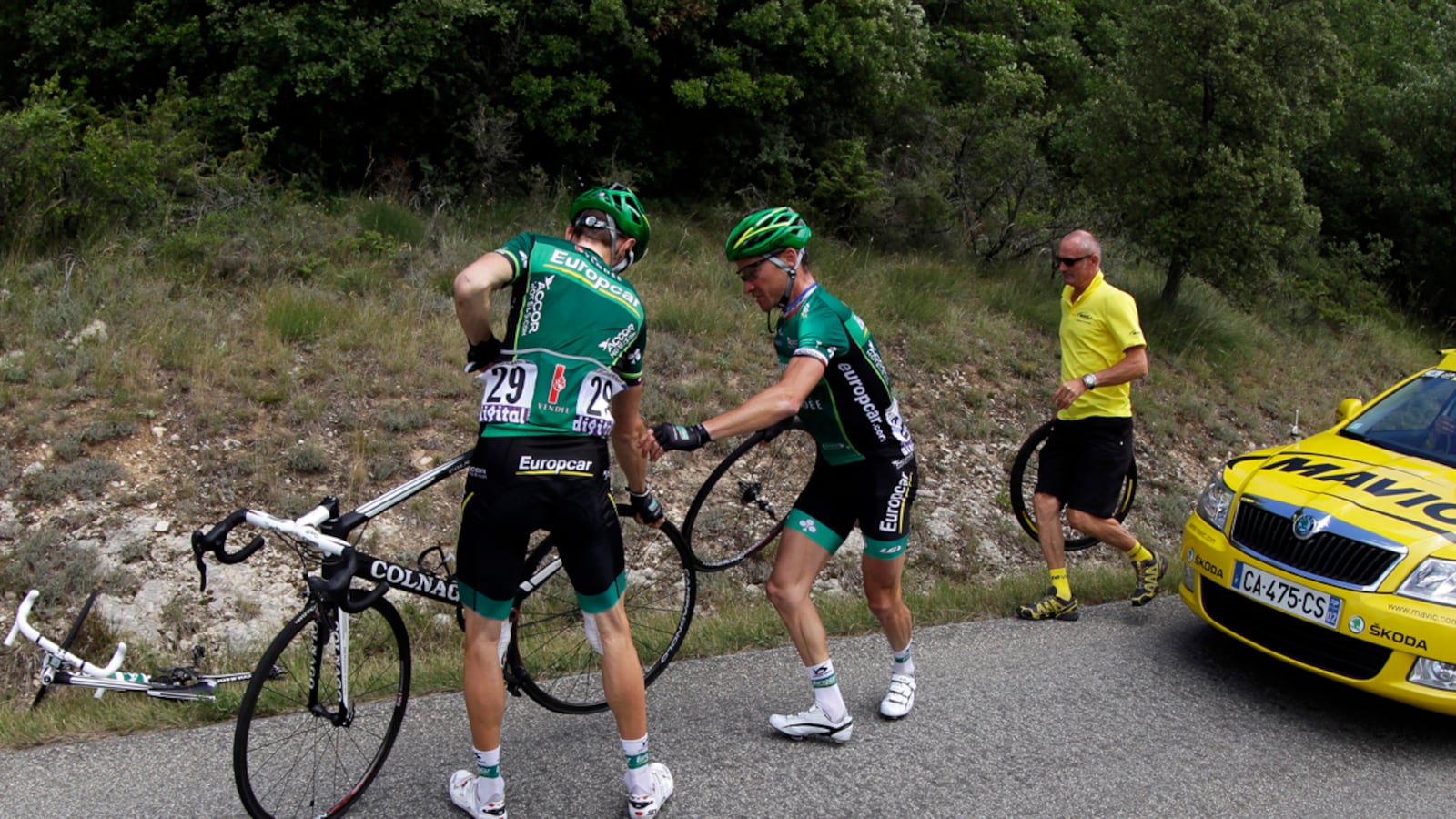 cheats/2012/07/15/tacks-derail-tour-de-france-cyclists/tour-de-france-punctures-cheat_zh0czr