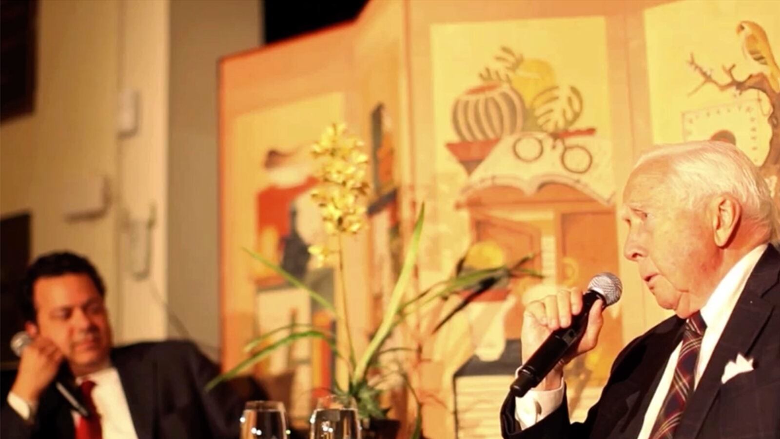 articles/2015/04/25/david-mccullough-on-books/150425-avlon-mccullough3-tease_fj0v8e