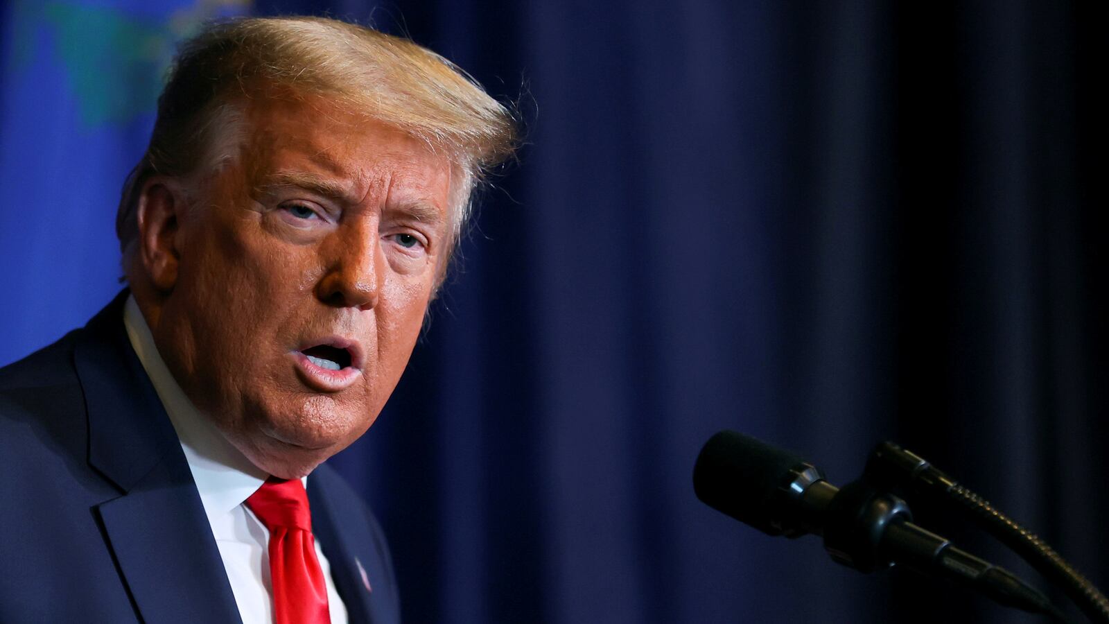 2021-01-19T000000Z_298623138_RC29BL9DG0AW_RTRMADP_3_USA-TRUMP-SAG_ryvs18